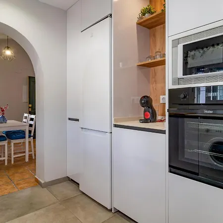 3 Bedroom Stunning In Chiclana De La Fronter Holiday home