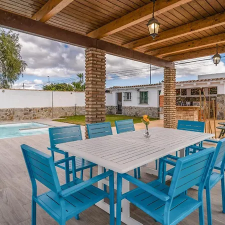 3 Bedroom Stunning In Chiclana De La Fronter Holiday home *